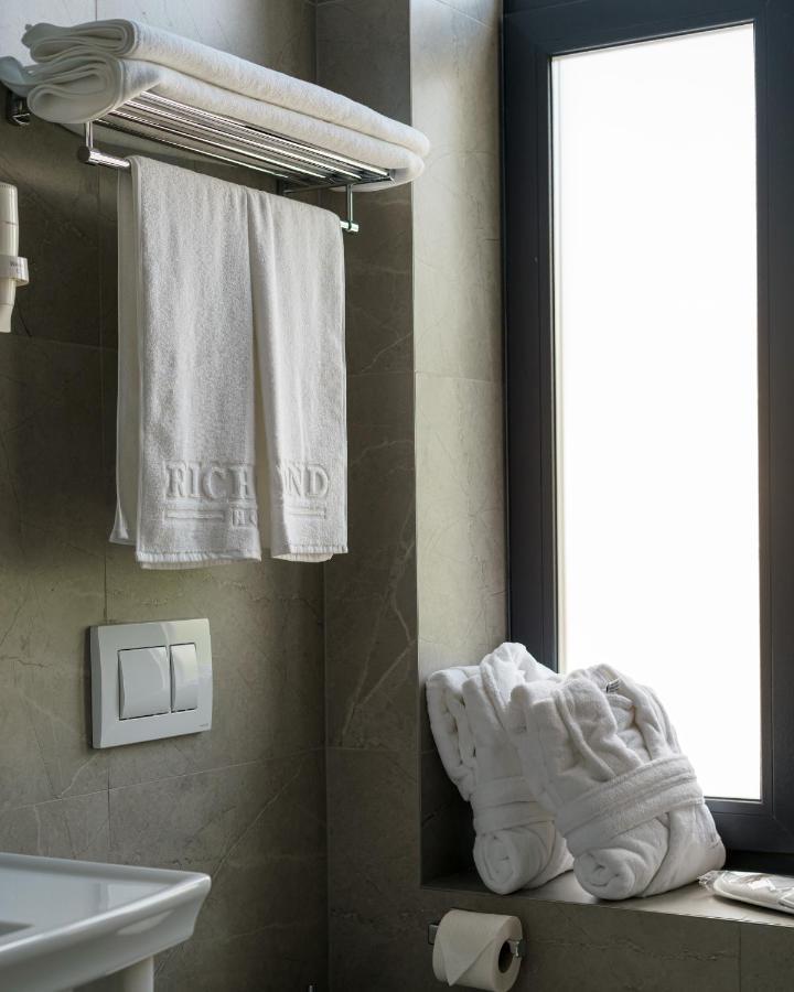 Richmond Hotel Chişinău Esterno foto